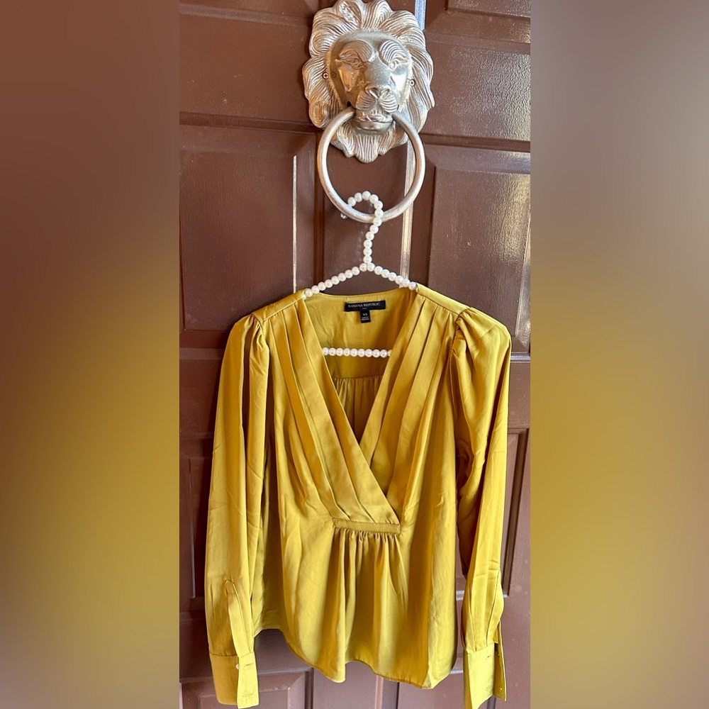 Not for sale NO LONGER AVAILABLE Banana Republic dress top, like new, xs